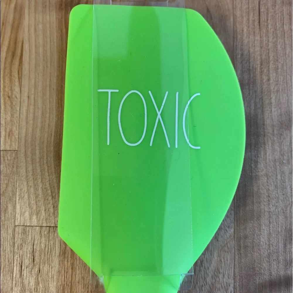 RAE DUNN “TOXIC” LL SPATULA COOKIE CUTTER SET